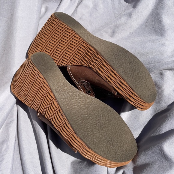 Roper Wedge Sandals - Picture 6 of 8